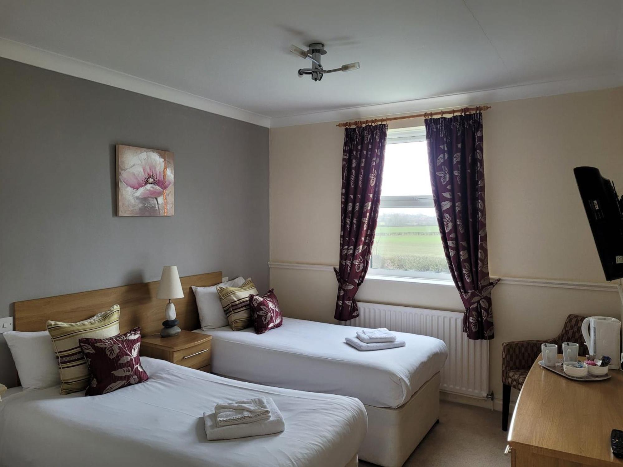 The White Horse Lodge Hotel เทิร์สก์ ภายนอก รูปภาพ